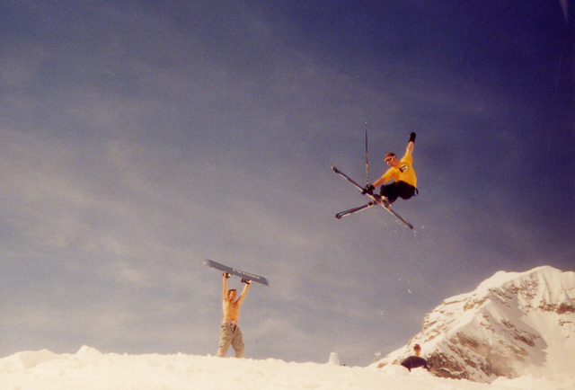 Telemarker: Micha Ewald <br> Foto: Dominik Foucar <br> Location: Zugspitze <br> Date: April 2000