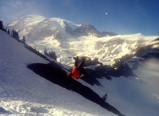 Boarder: Adam O'Neal <br> Foto: Micha Ewald <br> Location: Mount Rainier, WA, USA <br> Date: August 2000