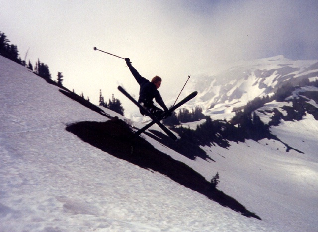 Telemarker: Michael Ewald <br> Foto:  Adam O'Neal <br> Location: Mount Rainier, WA, USA <br> Date: August 2000