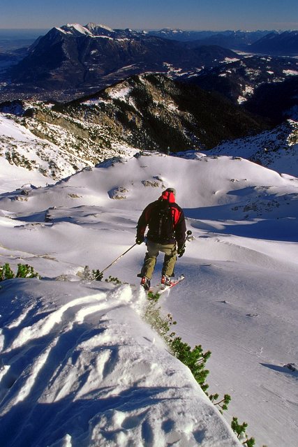 Telemarker: Micha Ewald <br> Foto: Peter Hutzler<br> Location: Alpspitze, Germany <br> Date: January 2005