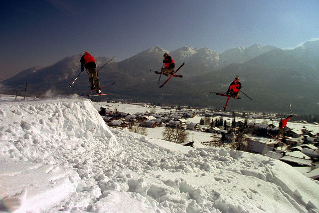 Telemarker: Micha Ewald <br> Foto: Peter Hutzler <br> Location: Wallgau, Germany <br> Date: February 2005