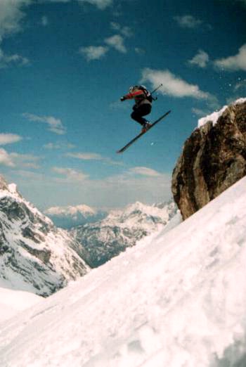 Telemarker: Uwe Penteker <br> Foto: Dominique Vela <br> Location: Zugspitze <br> Date: April 2001