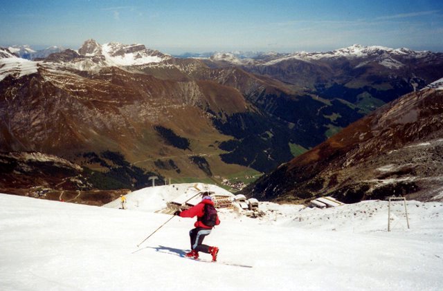 Telemarker: Peter Hutzler <br> Foto: Micha Ewald <br> Location: Hintertux <br> Date: September 2001