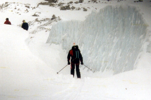 Telemarker: Micha Ewald <br> Foto: Peter Hutzler <br> Location: Chamonix, France <br> Date: April 2000