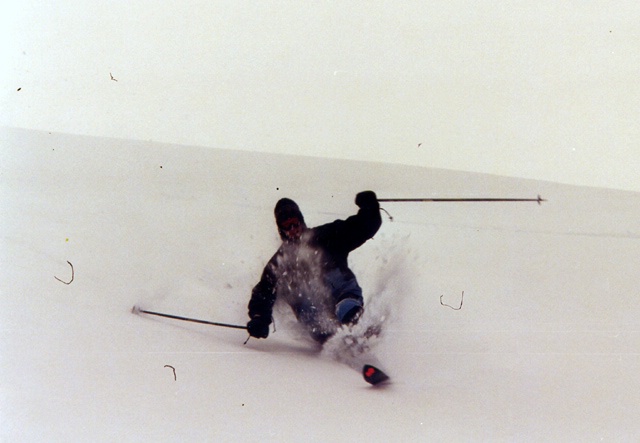 Telemarker: Peter Hutzler <br> Foto: Micha Ewald <br> Location: Zugspitze <br> Date: March 2001