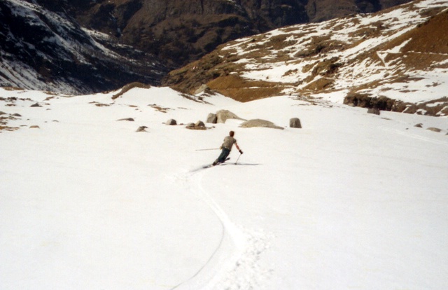Telemarker: Micha Ewald <br> Foto: Peter Hutzler <br> Location: Gran Paradiso, Italy <br> Date: April 2000