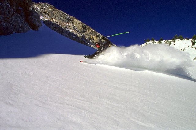 Telemarker: Peter Hutzler <br> Foto: Micha Ewald <br> Location: Alpspitze, Germany <br> Date: Jan 2005