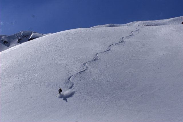 Skier: Thomas Hilsenbeck <br> Foto: Michael Ewald <br>Zpferl Turns close to Tllifurka, Switzerland - March 2007