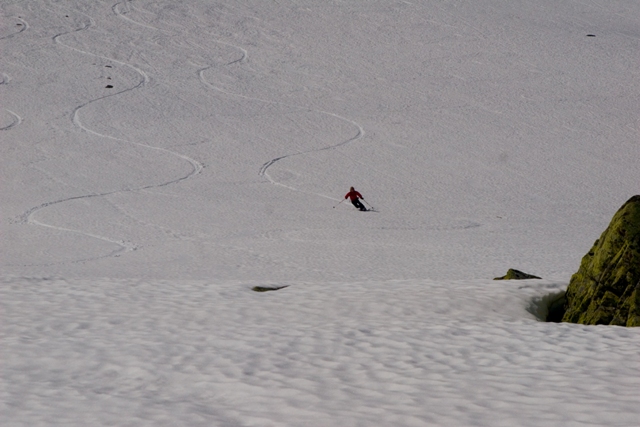 Telemarker: Staffan Sahlin <br> Foto: Michael Ewald <br>Descending from the Chlein Schwarzhorn, Flelapass, Switzerland - April 2007
