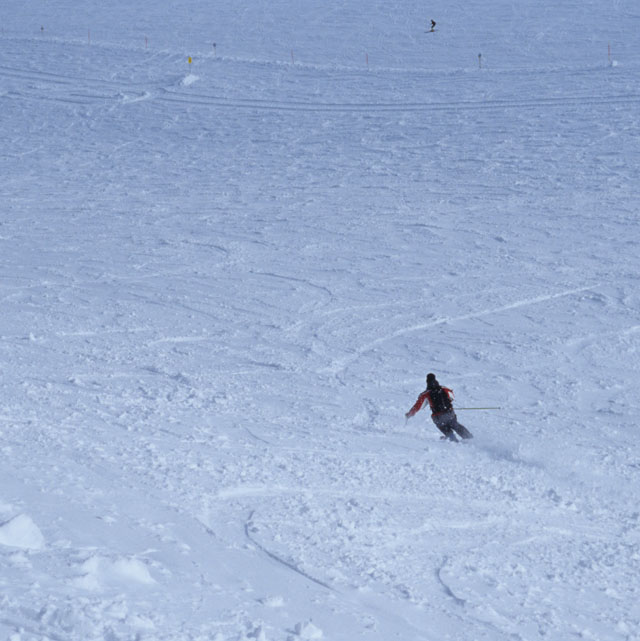 Skier: Peter Hutzler <br> Foto: Micha Ewald <br> Location: Hintertux, Austria <br> Date: Oct 2005
