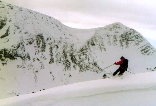 Telemarker: Peter Hutzler <br> Foto: Philipp Hartmann <br> Location: Hohe Kiste <br> Date: Feb 2002
