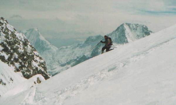 Telemarker: Uwe Penteker <br> Foto: Dominique Vela <br> Location: Zugspitze <br> Date: April 2001