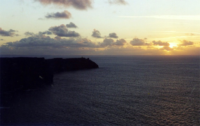 Foto: Micha Ewald <br> Location: Cliffs of Mohair, Ireland <br> Date: Nov 2002